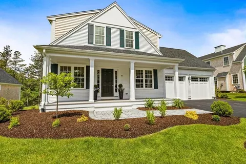 7 Yellow Birch Dr, Plymouth, MA 02360