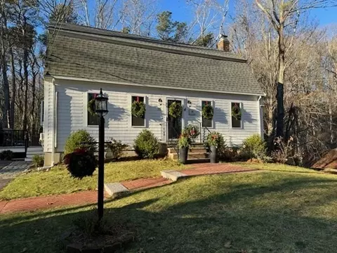 25 Langford Rd, Plymouth, MA 02360