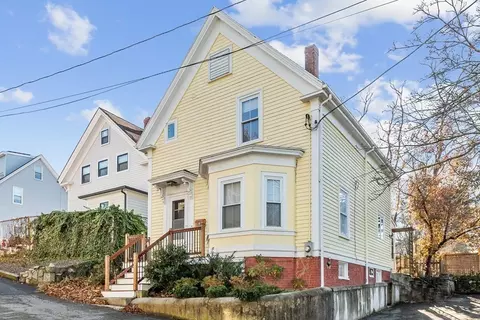 19 Churchill Pl, Lynn, MA 01902