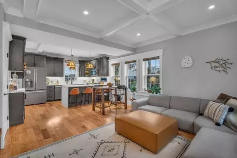 106 Bridge St #8, Salem, MA 01970