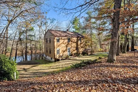 705 Oxford St S, Auburn, MA 01501
