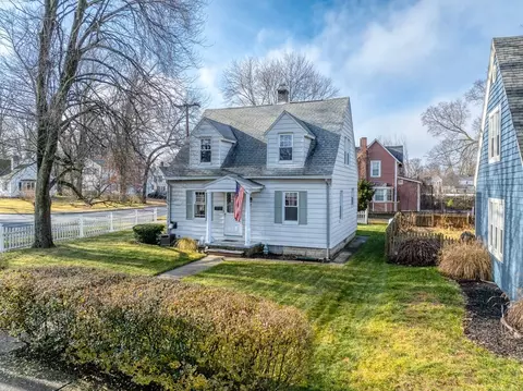 4 Ashbrook St, Springfield, MA 01109