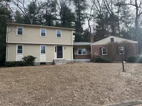 48 Chantilly Ct, Seekonk, MA 02771