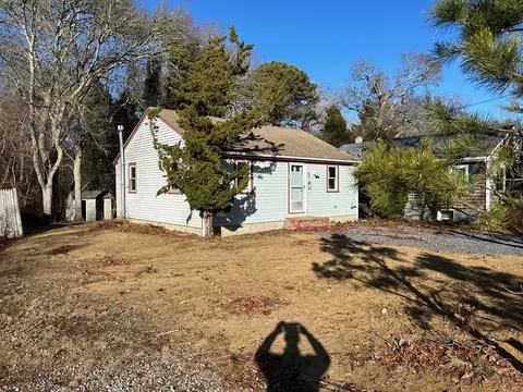 39 Circuit Rd N, Yarmouth, MA 02673