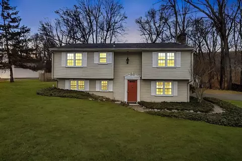 129 Somers Rd, Hampden, MA 01036