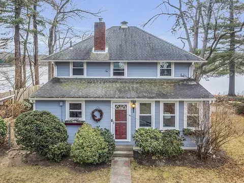 6 Hedgeway St, Ayer, MA 01432
