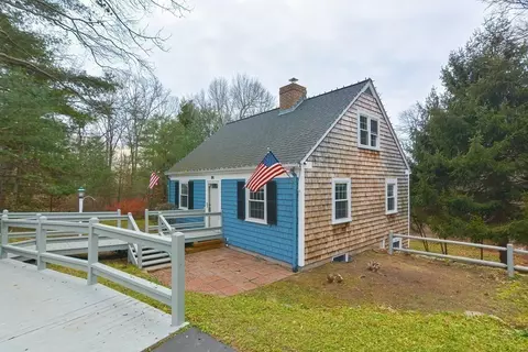 114 North St, Foxboro, MA 02035
