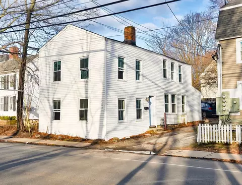 282 Main St, Amesbury, MA 01913