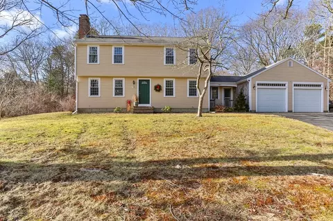 13 Courtland Dr, East Sandwich, MA 02537