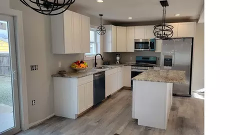 18 Harding St, Chicopee, MA 01013 photo 4