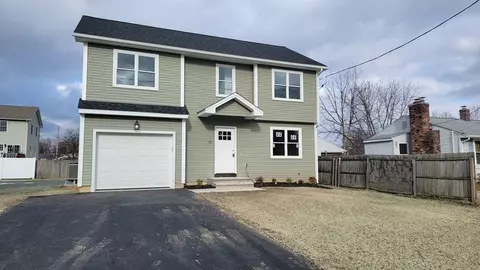 18 Harding St, Chicopee, MA 01013 photo 2