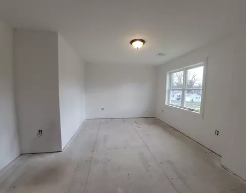 18 Harding St, Chicopee, MA 01013 photo 14