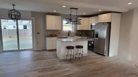 18 Harding St, Chicopee, MA 01013 photo 3