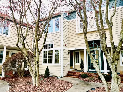 701 Winthrop St #212, Taunton, MA 02780