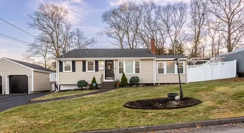 96 Maplewood Cir, Brockton, MA 02302