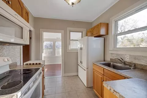 158 Warwick St, Lowell, MA 01851 photo 9