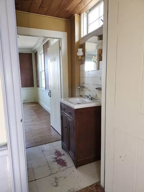 Kitchen - 71 Kennebunk St, Athol, MA 01331 photo 4 of 5