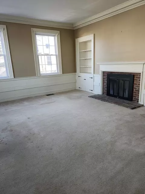 Living - 71 Kennebunk St, Athol, MA 01331 photo 2 of 3