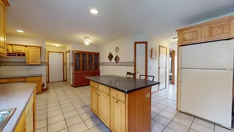 194 Tobacco Farm Rd, Agawam, MA 01030