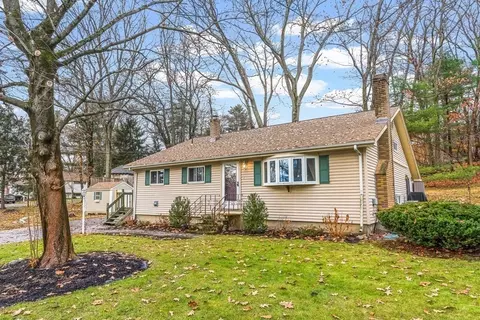 22 James St, Burlington, MA 01803