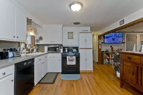 193 Corona St, Springfield, MA 01104 photo 2