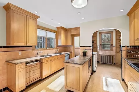 72 Salisbury Rd, Brookline, MA 02445 photo 6