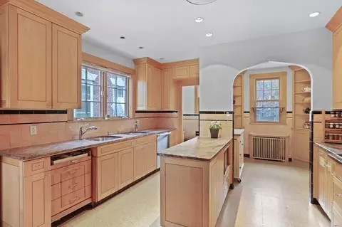 72 Salisbury Rd, Brookline, MA 02445 photo 9