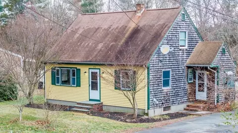 574 High Hill Rd, Dartmouth, MA 02747