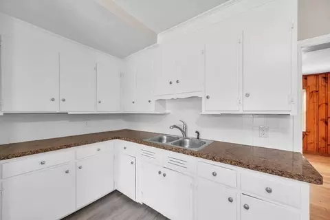 28 Burke St, Springfield, MA 01151 photo 7