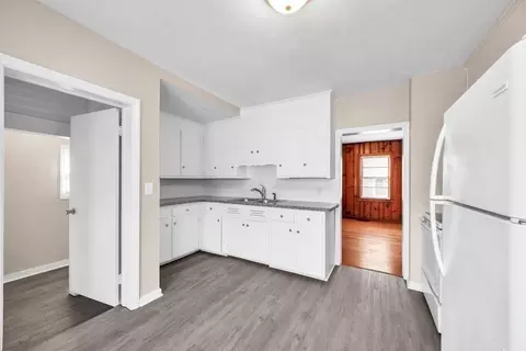 28 Burke St, Springfield, MA 01151 photo 4