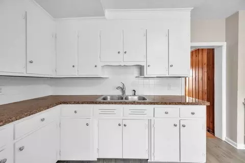 28 Burke St, Springfield, MA 01151 photo 9