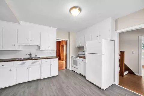 28 Burke St, Springfield, MA 01151 photo 3