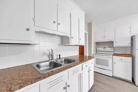 28 Burke St, Springfield, MA 01151 photo 10
