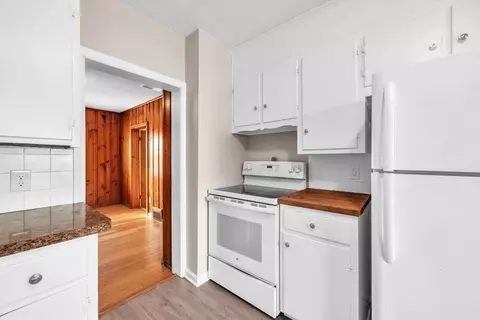 28 Burke St, Springfield, MA 01151 photo 8