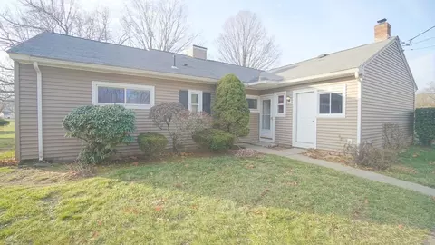 122 Partridge Ln #122, Chicopee, MA 01022