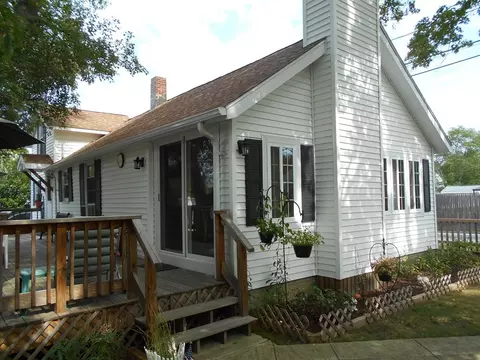 38 E Central Ave, Onset, MA 02558