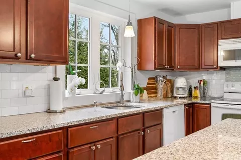 21 Paul St, Easthampton, MA 01027 photo 11
