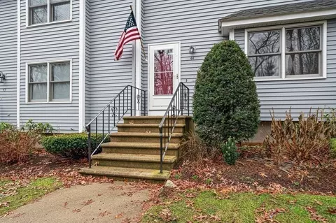 44 Pinecrest Vlg #44, Hopkinton, MA 01748