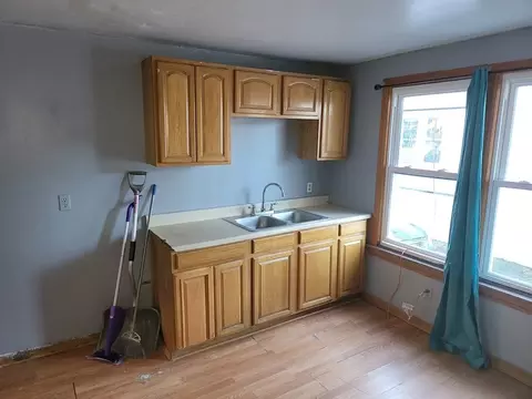 88-90 Edgewood St, Springfield, MA 01109 photo 6