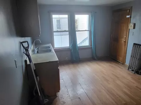 88-90 Edgewood St, Springfield, MA 01109 photo 7