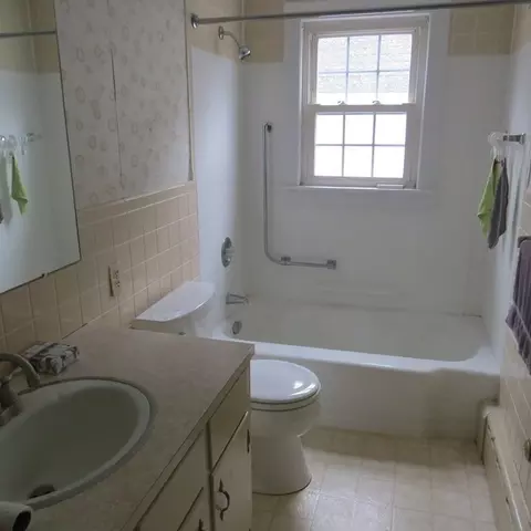 148 Holyoke St, Easthampton, MA 01027 photo 7