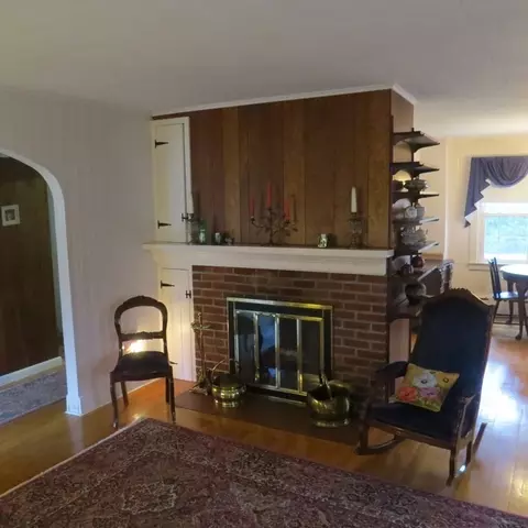 148 Holyoke St, Easthampton, MA 01027 photo 2