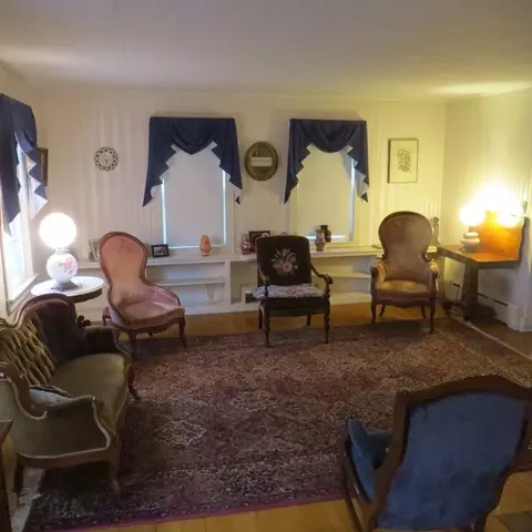 148 Holyoke St, Easthampton, MA 01027 photo 4