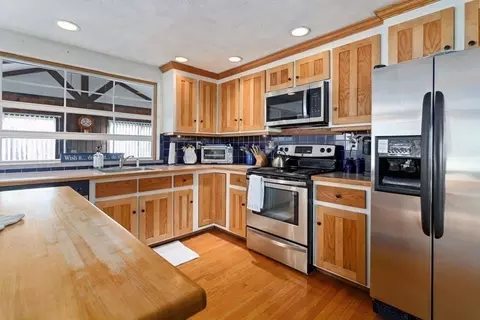456 Grove St, Reading, MA 01867 photo 6