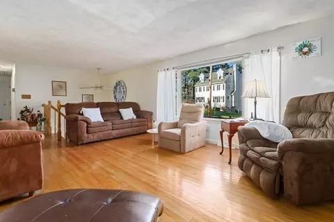 456 Grove St, Reading, MA 01867 photo 4