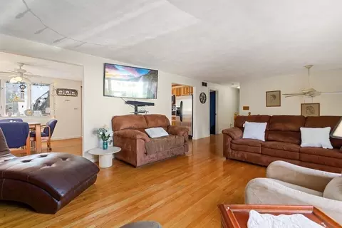 456 Grove St, Reading, MA 01867 photo 5