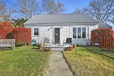 4 Markar St, Nashua, NH 03060