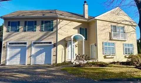 10 Valley Rd, Nahant, MA 01908