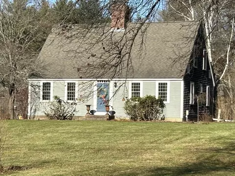98 Purchade St, Middleboro, MA 02346