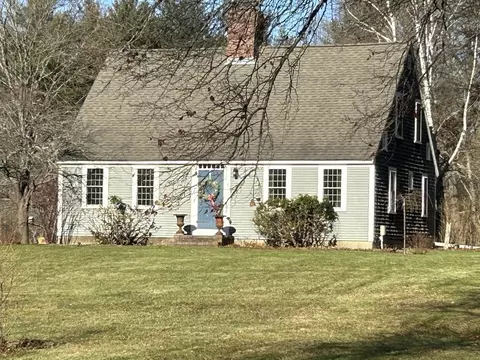 98 Purchade St, Middleboro, MA 02346